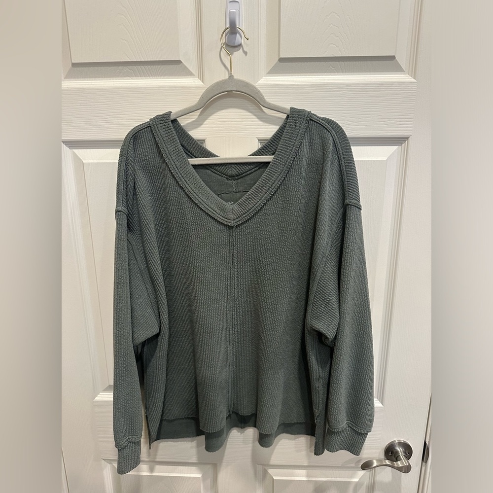 AERIE WONDER V-NECK SWEATSHIRT Size M